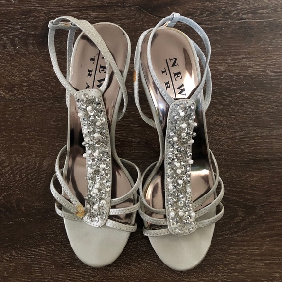 New York Transit Silver Heels | Size 5 - Picture 6 of 9